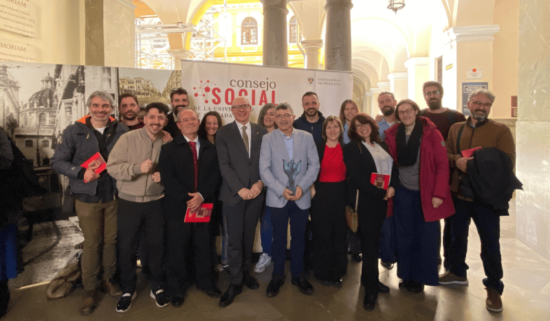 Grupo HUM379 recibe el premio del Consejo Social